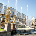 Крупнейший в «Вечном городе» фонтан Треви, символ римского барокко, построен архитектором Николо Сальви так, что образует единый архитектурный ансамбль с дворцом герцога Поли